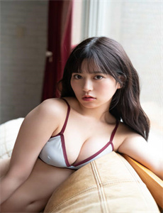 《青青视频精品观看视频-小峰由依》