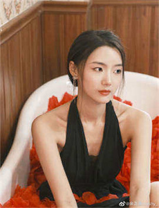 《皇家礼炮影院-激情销魂乳妇奶水小说》